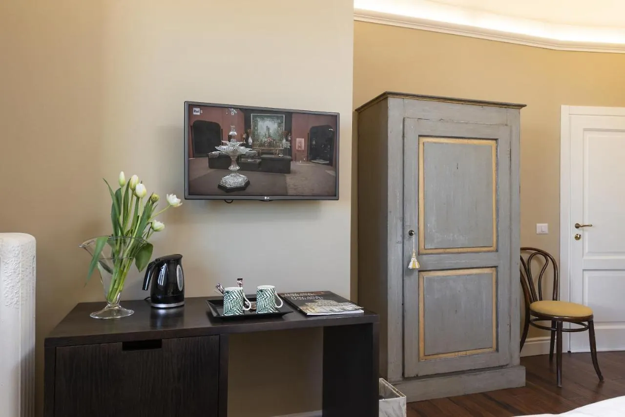 *** Guest house Parione Uno Hotel Florence Italy